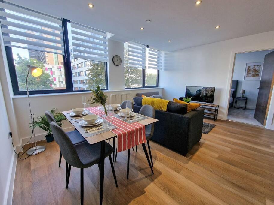 מנצ'סטר Free Parking: Old Trafford Apartment מראה חיצוני תמונה